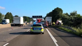 Sprinter-Fahrer stirbt bei Unfall auf A5