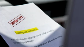 Anträge auf Arbeitslosenhilfe weiter auf hohem Niveau