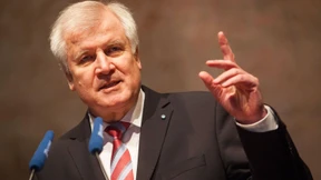Seehofer kritisiert ARD und ZDF als realitätsfern