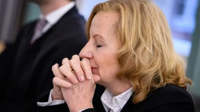 Schlesinger erhält Ruhegeld, aber muss Schadenersatz zahlen