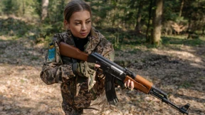 Die Architektin mit dem Sturmgewehr