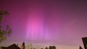 Auch der Himmel über Rhein-Main leuchtete lila