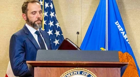 Donald Trump der dreifachen Verschwörung angeklagt