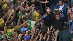 Gelb-grünes Menschenmeer an der Copacabana