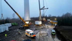 Zwei Arbeiter sterben nach Sturz von Windrad