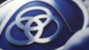 Thyssen Krupp weiter in roten Zahlen