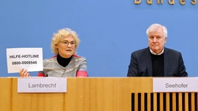 Pressekonferenz mit Horst Seehofer zu Hanau