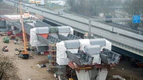 Bürger sollen Geld in Straßen und Brücken investieren