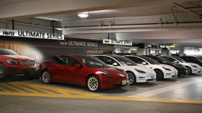 Hertz tritt bei Ausbau der Elektroauto-Flotte auf die Bremse