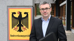 Gemischte Gefühle beim Kläger nach Urteil über Rechte leiblicher Väter