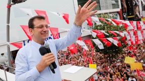 Gericht verurteilt  Ekrem Imamoglu zu mehr als zweieinhalb Jahren Haft