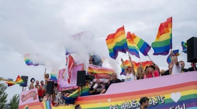 Aufstand kann auch eine Parade sein