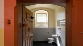 Verfassungsrichter: Häftling nicht nackt einschließen