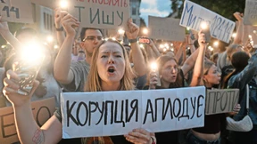 Die Wut auf Selenskyj treibt sie nach draußen