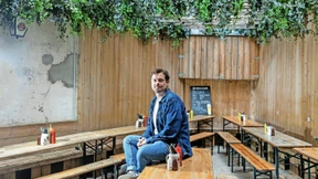 Currywurst und Schnitzel à la française