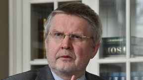 „Geschichte der Verschuldung stimmt vorn und hinten nicht“