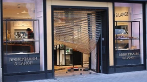 Diebe rammen mit Auto Front zu Leipziger Juweliergeschäft