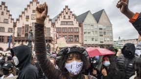 Tausende demonstrieren gegen Rassismus und Polizeigewalt