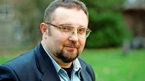 Ein schrillfarbiges Mosaik der Totentänze