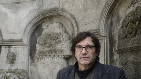 Oswald Egger: „ Apfelspalten | Handteller, Regen.“