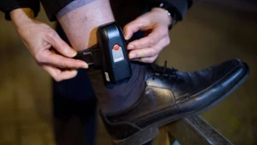 Mit elektronischen Fußfesseln gegen Islamisten vorgehen