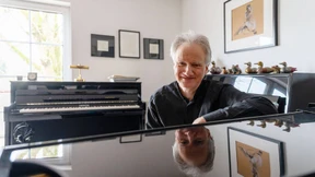 Ein Mann, fest im Scarlatti-Griff