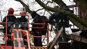 Zwei Aktivisten harren im Tunnel aus