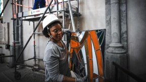 Kirche entfernt Kirchenfenster eines mutmaßlich pädophilen Priesters