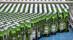 Heineken verkauft weniger Bier