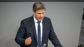 Habeck: Merkel hat Deutschland im Regen stehen lassen