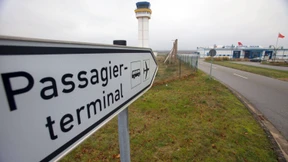 Straße stört Flughafen