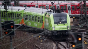 Wer den Preisvergleich zwischen Bus und Bahn gewinnt