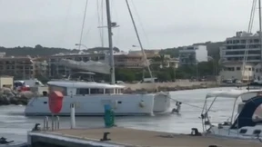 Katamaran gerät in „Mini-Tsunami“