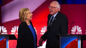 Clinton und Sanders liefern sich heftige Angriffe bei TV-Debatte