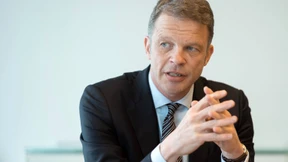 Kippt bald die erste Bank, Herr Sewing?