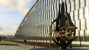 Nato droht mit Debatte über atomare Nachrüstung