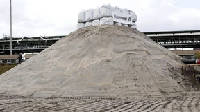 BASF entschärft Blindgänger in spezieller Sandpyramide