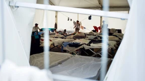 Flüchtlinge in Festzelten