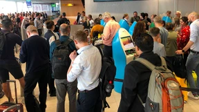 Zehntausende Passagiere stranden am Amsterdamer Flughafen