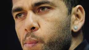 Und Alves beißt in die Banane