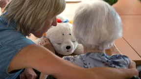 Wie pflegende Ruheständler ihre Rente aufbessern können