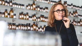 So arbeitet die Chefparfümeurin von Hermès
