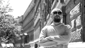 Der Nachbar in Kriegsuniform