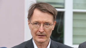 „Fragen Sie Ihre Ärztin“: Lauterbach für weibliche Berufsbezeichnungen