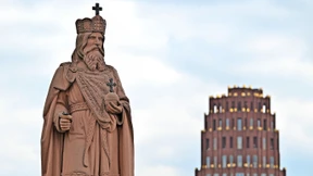 Karl der Große abermals ohne Schwert