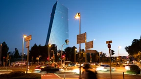 Kunst zwischen Stau und Autohäusern