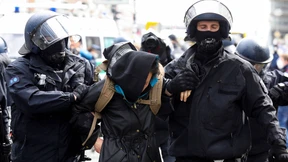 Zeitweise hundert Festnahmen bei „Querdenker“-Demo in Berlin