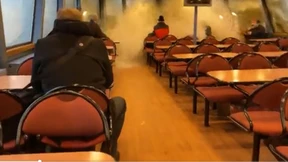 Welle zerschlägt Frontscheibe einer Hafenfähre