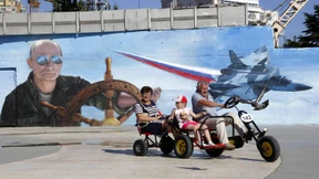 Räder rollen rückwärts auf der Krim