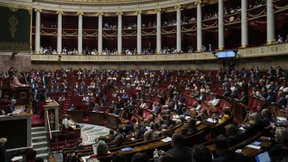 Macrons Regierung erleidet Niederlage mit verschärftem Einwanderungsgesetz